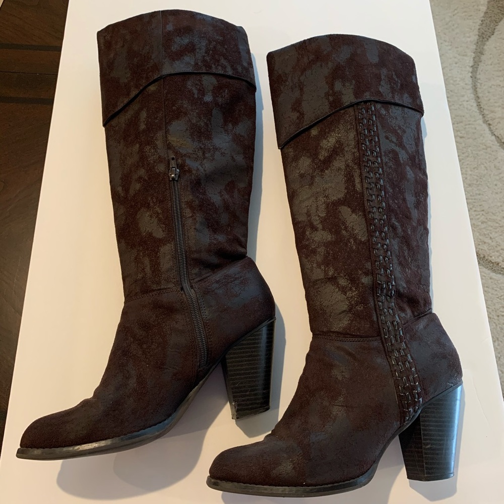 Brown Boots with woven details